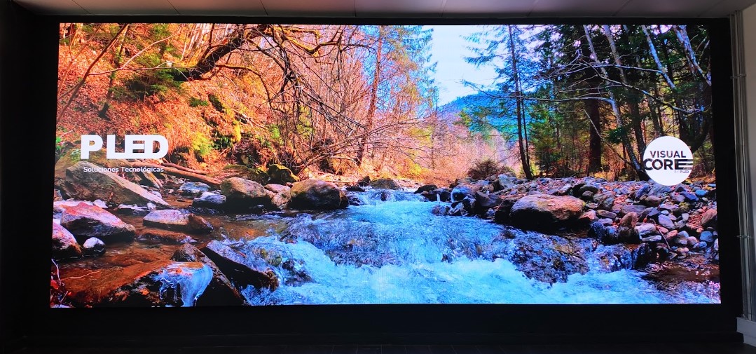 Pantalla LED para Clínicas y Centros de Salud Chile 2026 — Visualcore