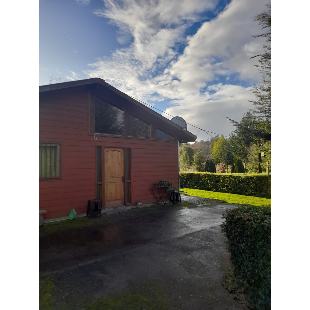 PARCELA CON CASA Y CABAÑA A ORILLA CARRETERA RUTA FREIRE A VILLARRICA SECTOR PUQUEREO