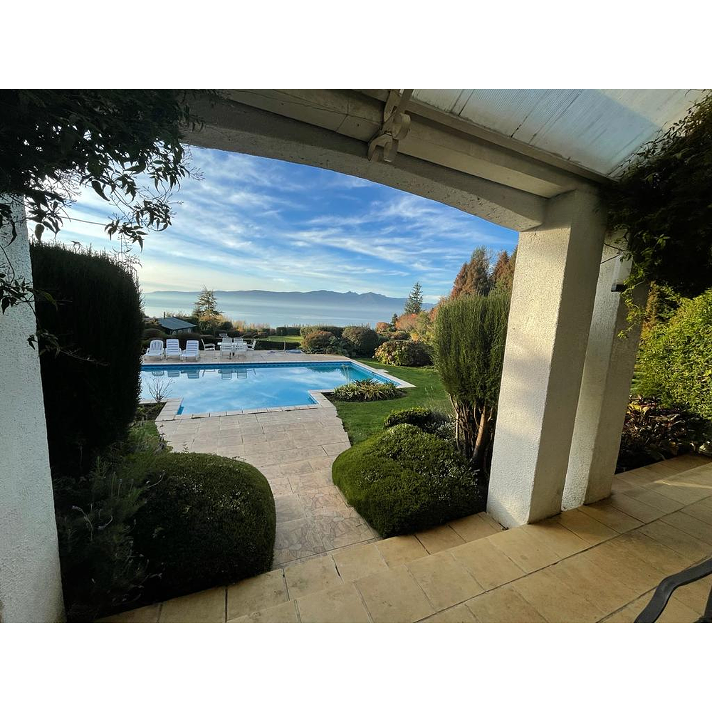 EXCLUSIVA CASA EN PARCELA – PISCINA- VISTA PANORAMICA LAGO VILLARRICA – SECTOR LOS RISCOS