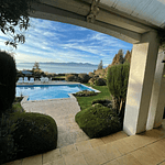 EXCLUSIVA CASA EN PARCELA – PISCINA- VISTA PANORAMICA LAGO VILLARRICA – SECTOR LOS RISCOS