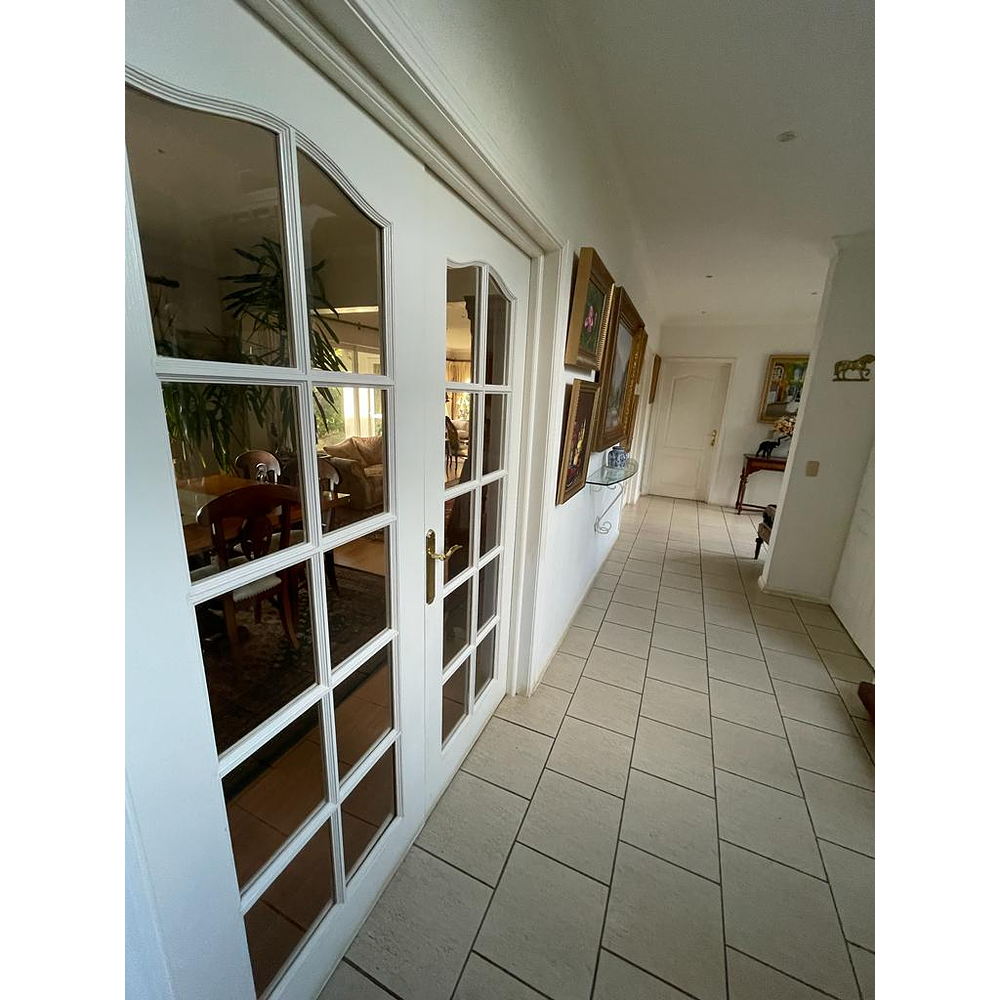 EXCLUSIVA CASA EN PARCELA – PISCINA- VISTA PANORAMICA LAGO VILLARRICA – SECTOR LOS RISCOS