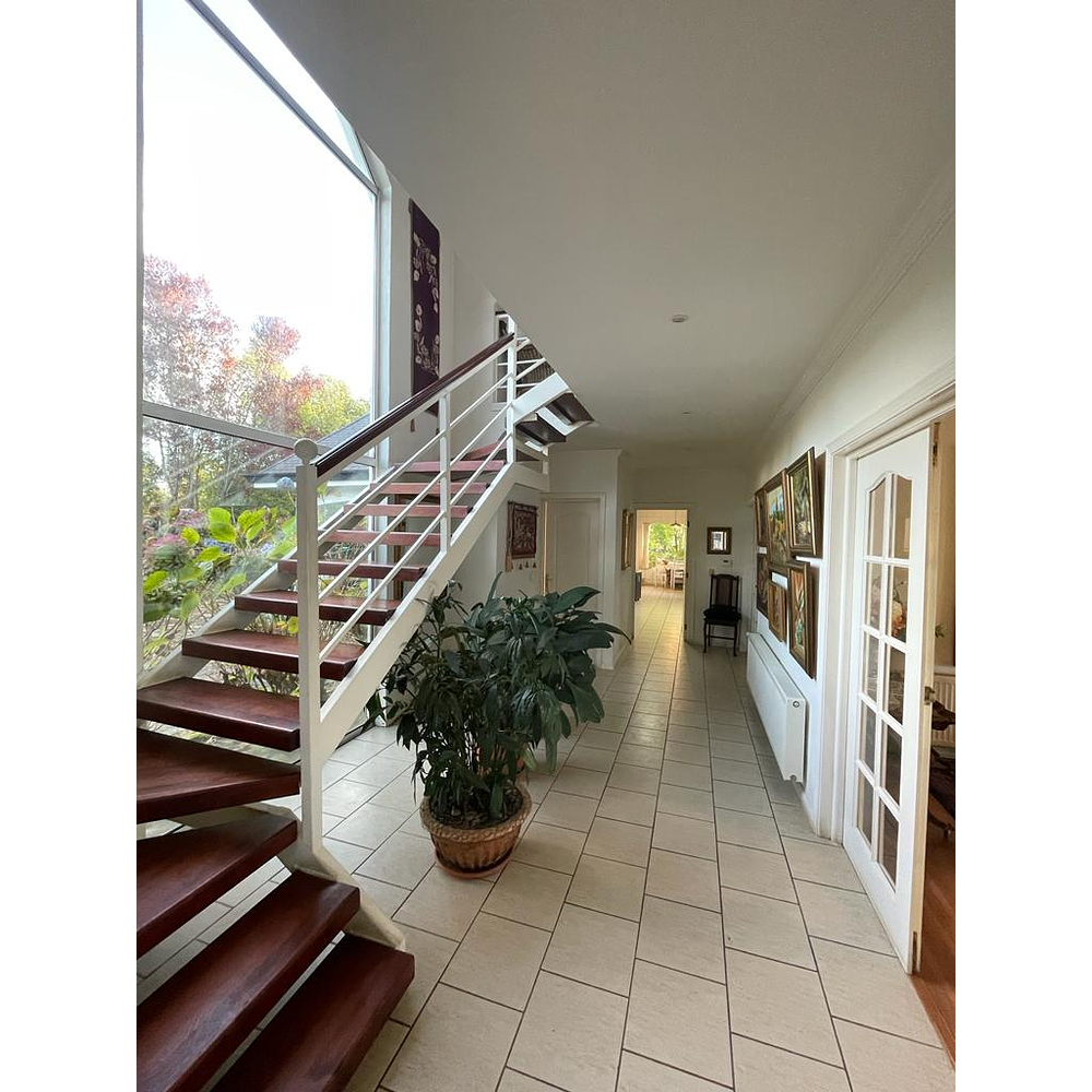 EXCLUSIVA CASA EN PARCELA – PISCINA- VISTA PANORAMICA LAGO VILLARRICA – SECTOR LOS RISCOS