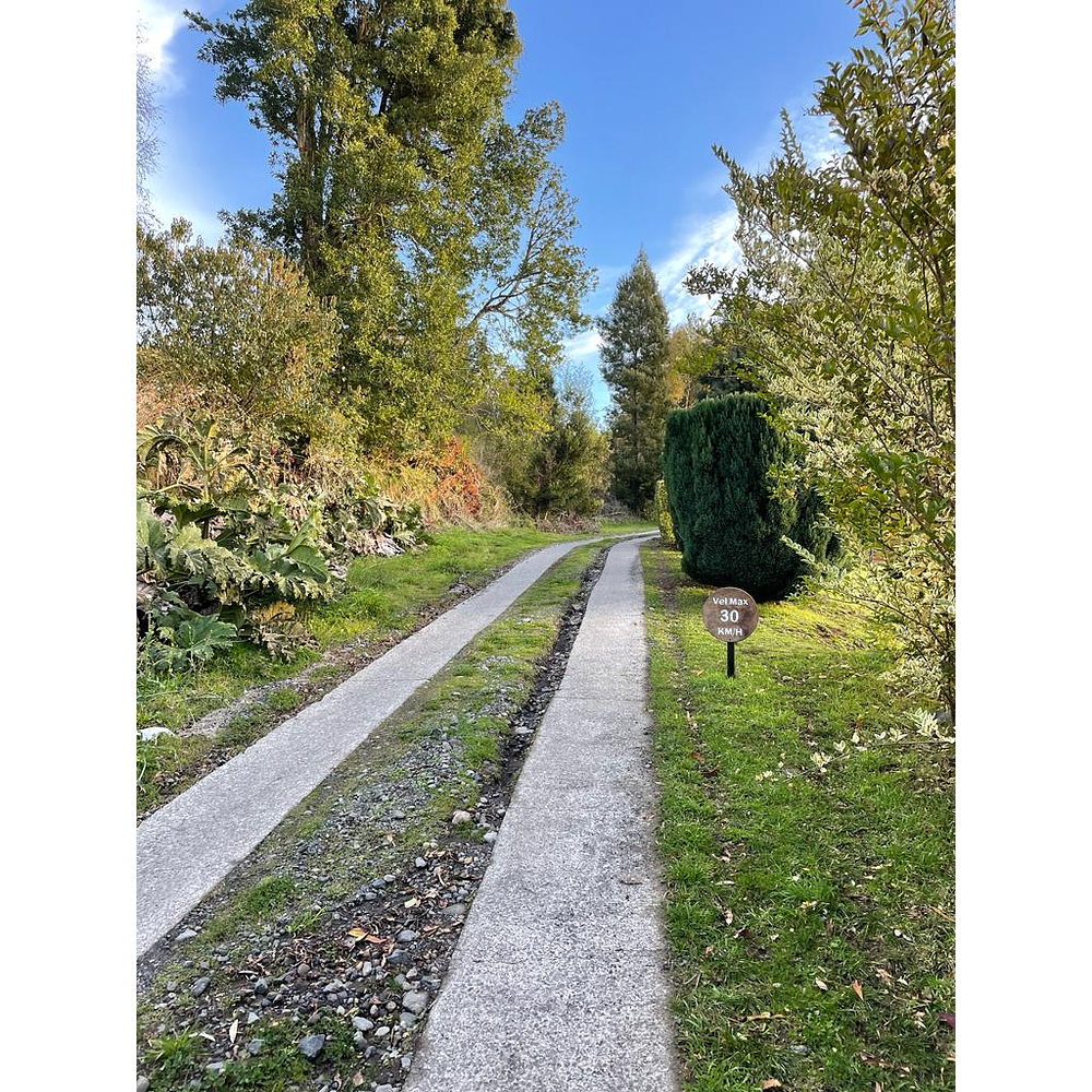 EXCLUSIVA CASA EN PARCELA – PISCINA- VISTA PANORAMICA LAGO VILLARRICA – SECTOR LOS RISCOS