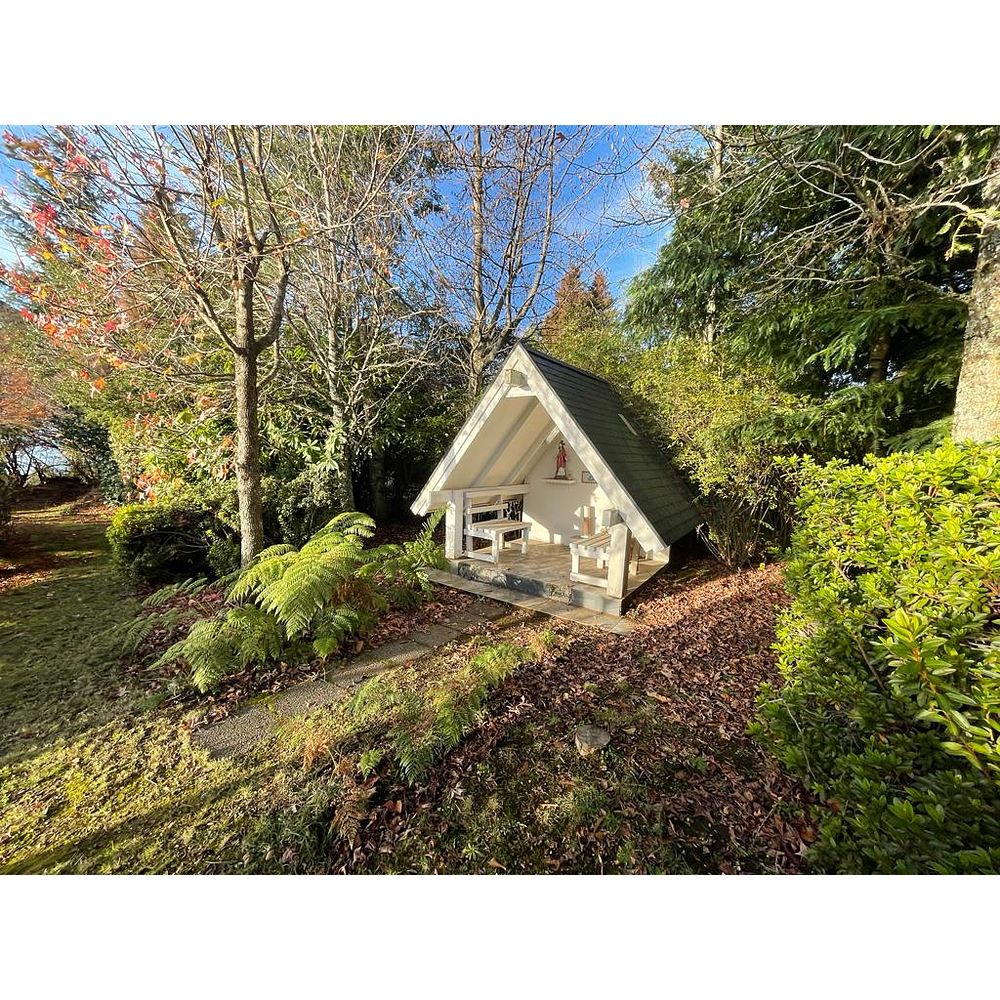 EXCLUSIVA CASA EN PARCELA – PISCINA- VISTA PANORAMICA LAGO VILLARRICA – SECTOR LOS RISCOS