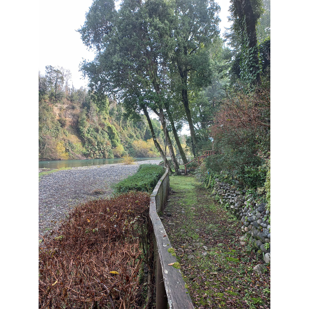 EXCLUSIVA PARCELA CON CASA Y CABAÑA A ORILLAS RIO TOLTÉN Y DESEMBOCADURA RÍO PEDREGOSOS-VILLARRICA