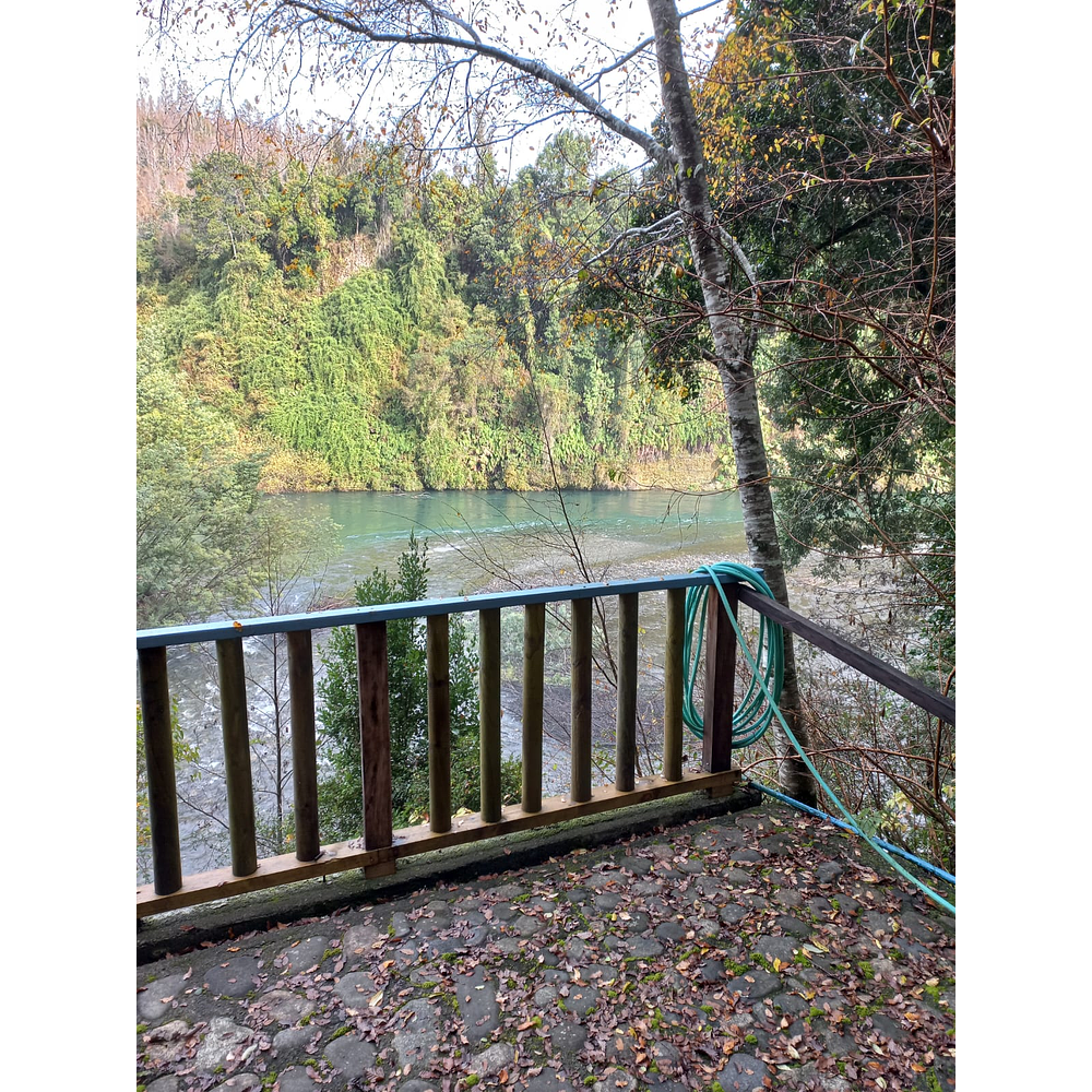 EXCLUSIVA PARCELA CON CASA Y CABAÑA A ORILLAS RIO TOLTÉN Y DESEMBOCADURA RÍO PEDREGOSOS-VILLARRICA