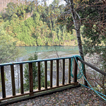 EXCLUSIVA PARCELA CON CASA Y CABAÑA A ORILLAS RIO TOLTÉN Y DESEMBOCADURA RÍO PEDREGOSOS-VILLARRICA