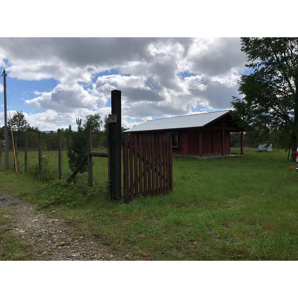 CASA NUEVA DE MADERA SECTOR PRADO VERDE CERCA DEL RÍO TOLTEN CON VISTA AL VOLCÁN