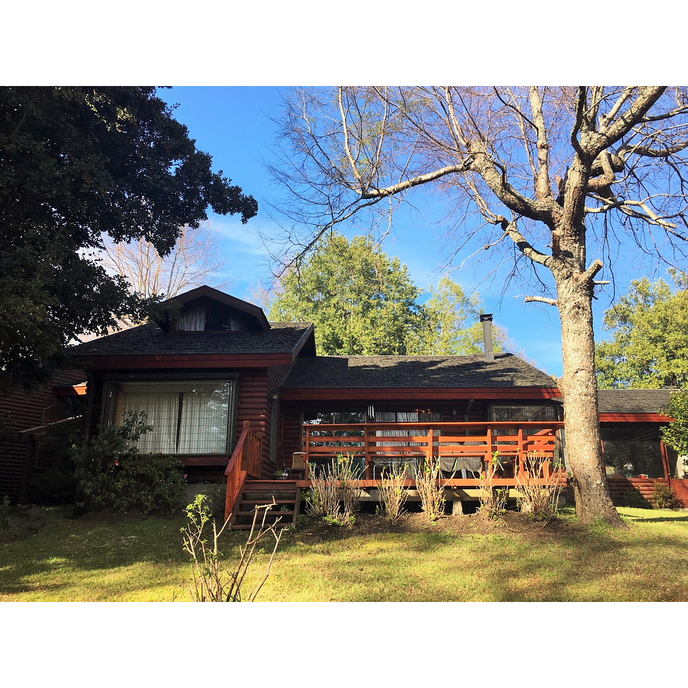 CASA CON PISCINA, VISTA AL LAGO, HERMOSO JARDÍN – SUBIDA AL VOLCÁN – PUCON
