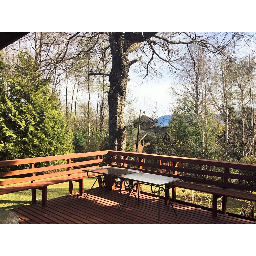 CASA CON PISCINA, VISTA AL LAGO, HERMOSO JARDÍN – SUBIDA AL VOLCÁN – PUCON