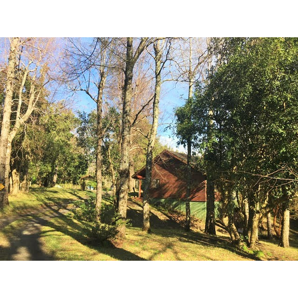 CASA CON PISCINA, VISTA AL LAGO, HERMOSO JARDÍN – SUBIDA AL VOLCÁN – PUCON