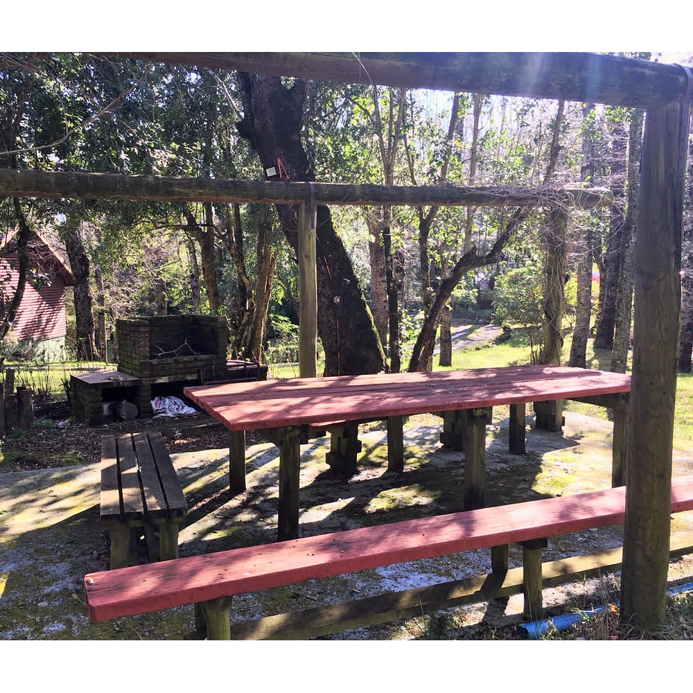 CASA CON PISCINA, VISTA AL LAGO, HERMOSO JARDÍN – SUBIDA AL VOLCÁN – PUCON