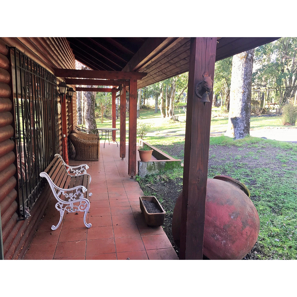 CASA CON PISCINA, VISTA AL LAGO, HERMOSO JARDÍN – SUBIDA AL VOLCÁN – PUCON