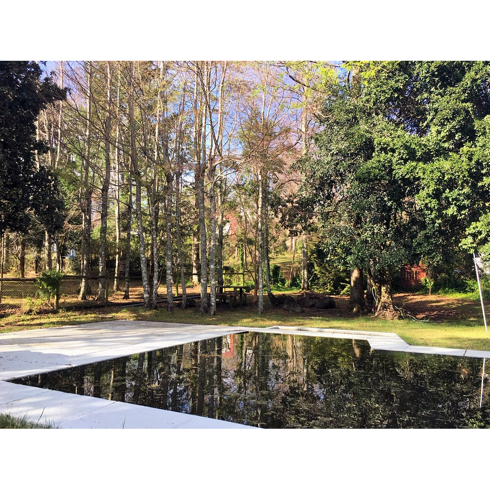 CASA CON PISCINA, VISTA AL LAGO, HERMOSO JARDÍN – SUBIDA AL VOLCÁN – PUCON