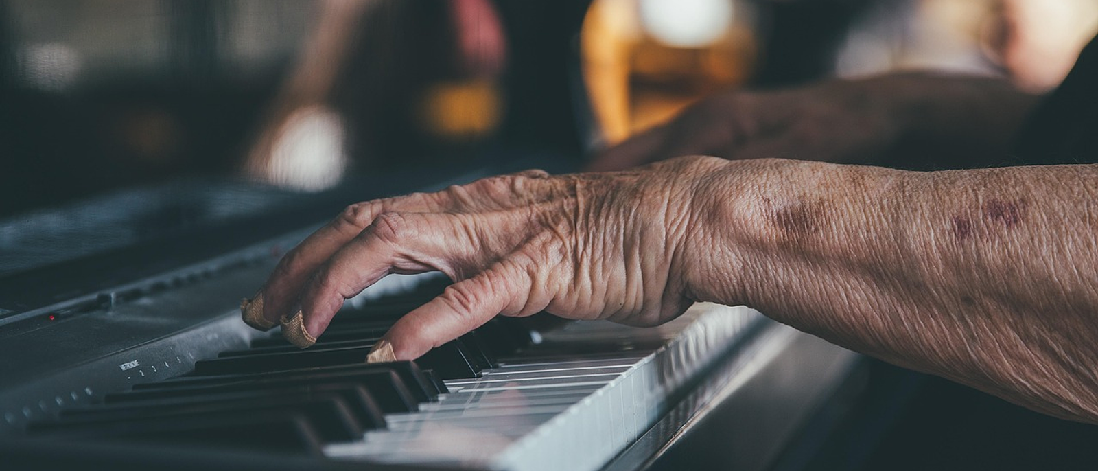 Arte y Música en las Personas Mayores: 5 Beneficios