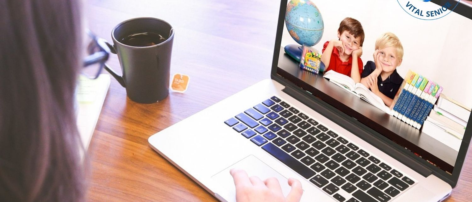 Cómo la Tecnología Potencia la Autonomía y Bienestar de los Adultos Mayores