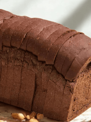 Pan Tajado Natural Einkorn & Algarrobo con Jengibre | 600 g (22 tajadas) | Artesanal y sin conservantes | Minimo 3 unidades por pedido