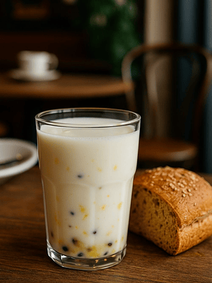 Yogurt Artesanal con Pulpa Natural de Maracuyá 1 litro— Tropical, Vivo y Hecho con Amor ----Con certificación sanitaria oficial