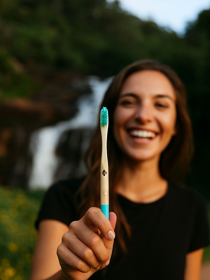 Cepillo Redondo de Bambú con cerdas nylon 6 sin BPA  – Natural como tu sonrisa, fresco como la naturaleza 4