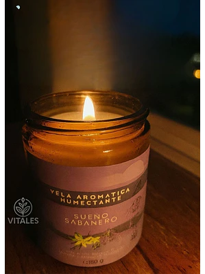 Vela Aromática Humectante Natural con Aceites Esenciales Lavanda y Vainilla 180g | Doble Propósito: Aromatiza y Nutre la Piel | Cera de Soya, Coco y Karité  | Libre de Fragancias Sintéticas | Colombia