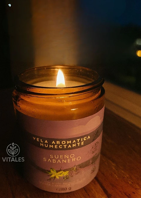 Vela Aromática Humectante Natural con Aceites Esenciales Lavanda y Vainilla 180g | Doble Propósito: Aromatiza y Nutre la Piel | Cera de Soya, Coco y Karité  | Libre de Fragancias Sintéticas | Colombia
