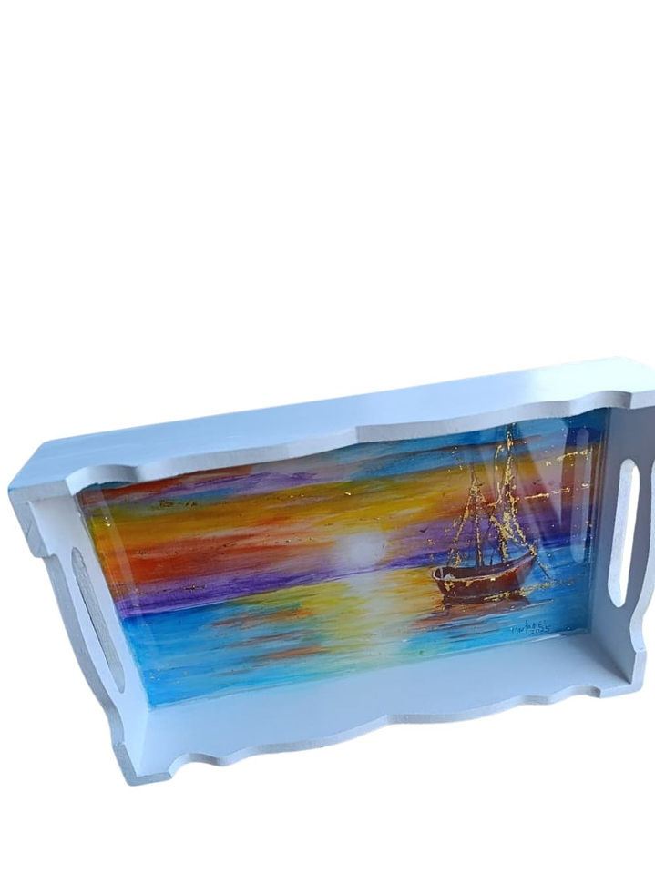 Bandeja Artesanal  EL BARCO de Madera Pintadas a Mano con Resina Brillante |  Diseños Únicos y Personalizados | Durabilidad y Reutilización Consciente 4