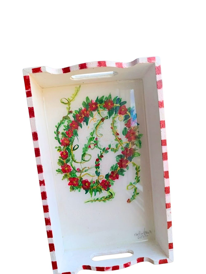 Bandeja Artesanal  CORONA de Madera Pintadas a Mano con Resina Brillante |  Diseños Únicos y Personalizados | Durabilidad y Reutilización Consciente 1