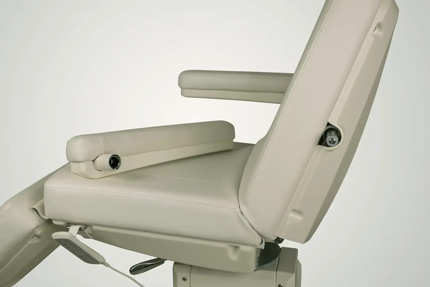 Poltrona de Estética 4 motores CYGNUS 4 8