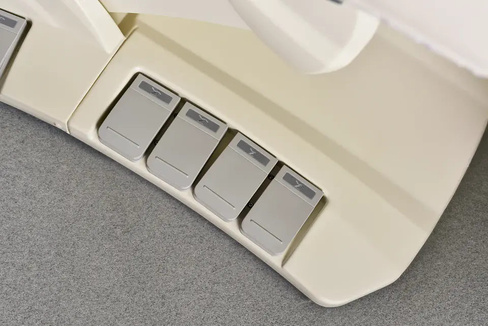 Poltrona de Estética 4 motores CYGNUS 4 11
