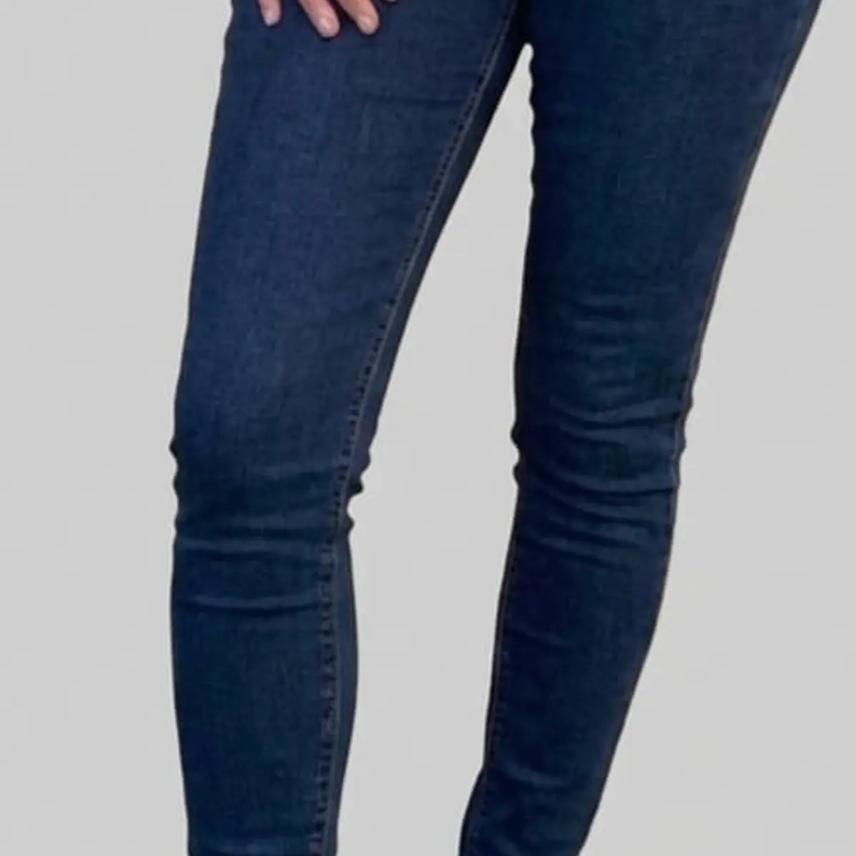 Jeans Skinny con faja y cierre en tobillos