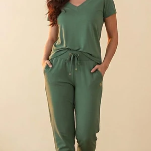Conjunto de pantalón y polera Confi