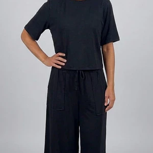 Conjunto pantalón y polera Capri