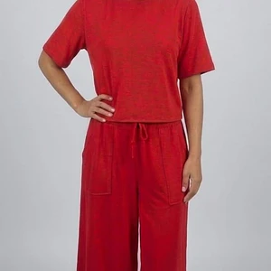 Conjunto pantalón y polera Capri