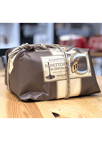 Panettone Artesanal com Recheio de Chocolate Embrulhado 750g - Chiostro