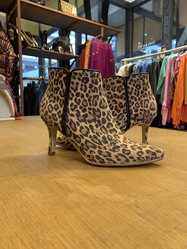 ZAPATO CUERO CABALLITO TACO AGUJA PRINT