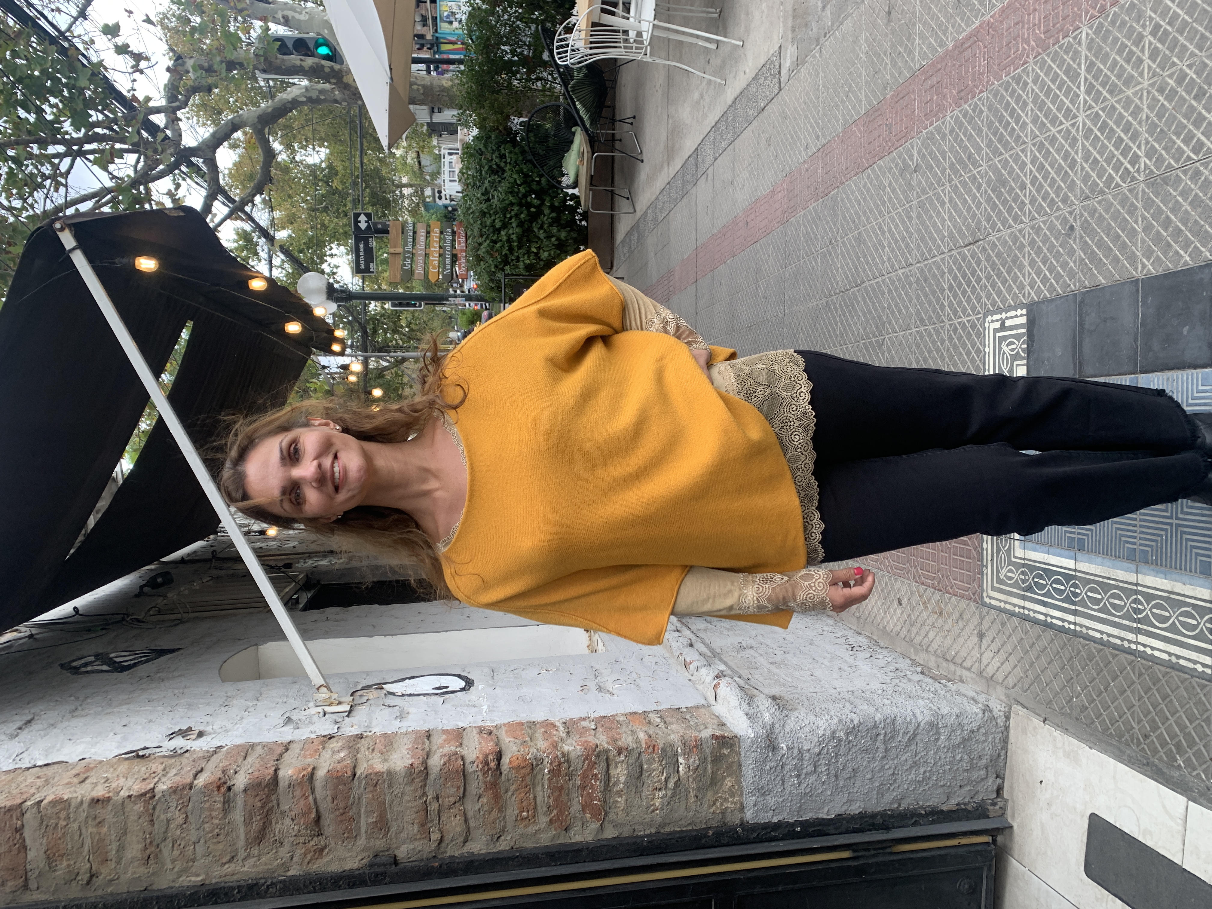 PONCHO JULIA MOSTAZA