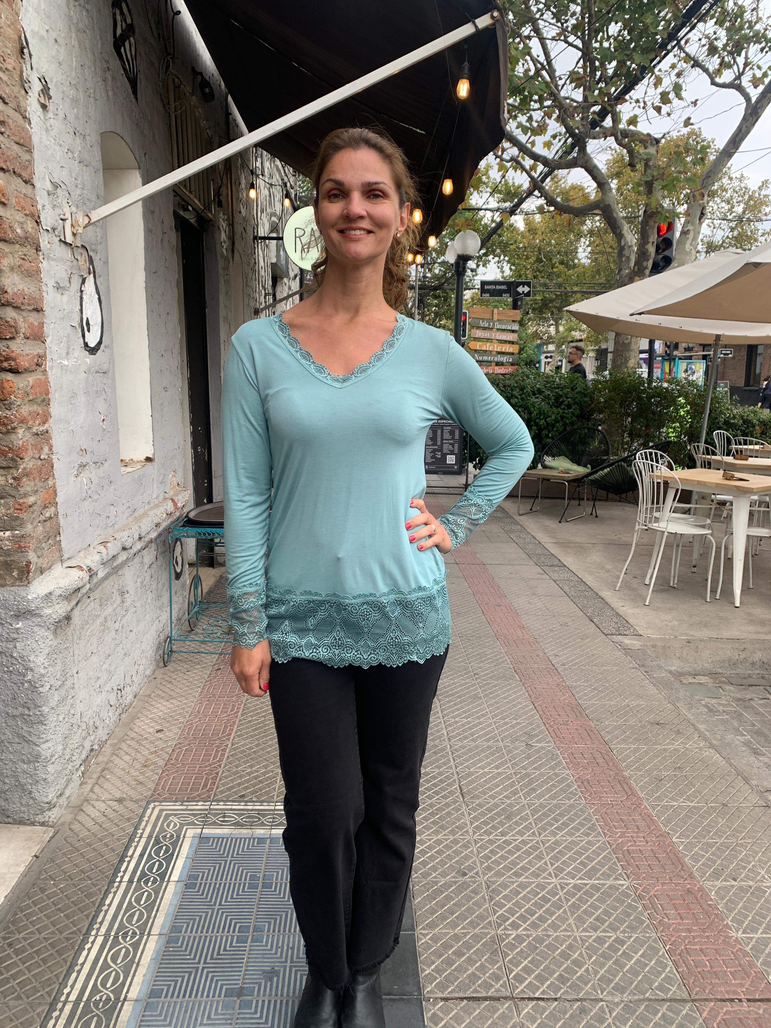 POLERA ENCAJE TURQUESA