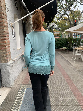 POLERA ENCAJE TURQUESA