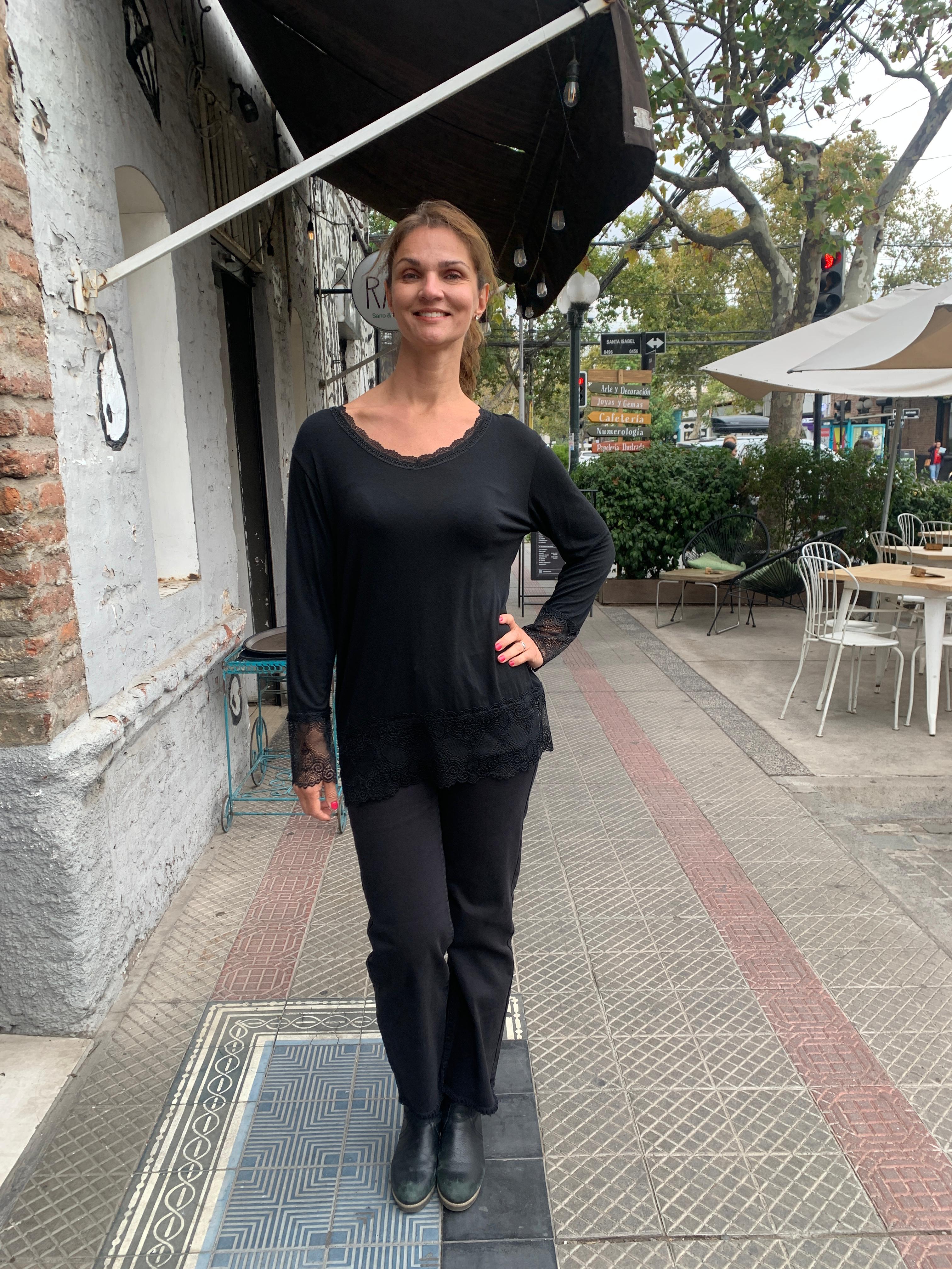 POLERA ENCAJE NEGRO