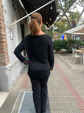 POLERA ENCAJE NEGRO
