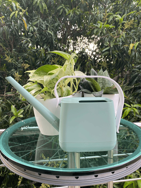 Regadera Plástica Plantas 1.7 Litros Salida Larga Extraíble