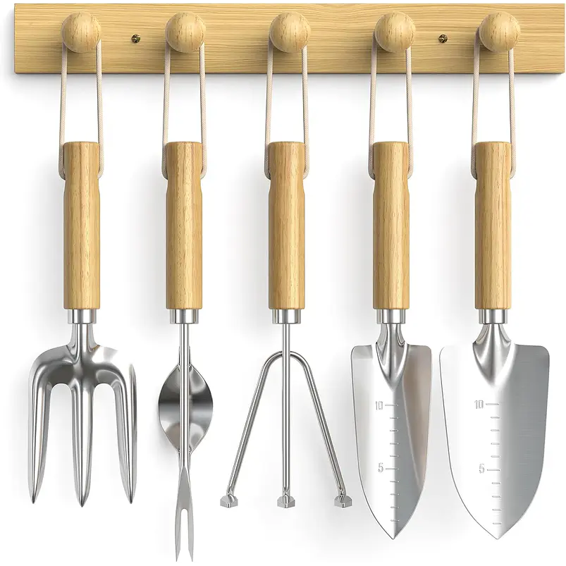 Set 5 Herramientas Jardinería Con Soporte Madera Pared 1