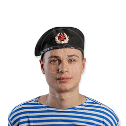 Boina con escudo soviético