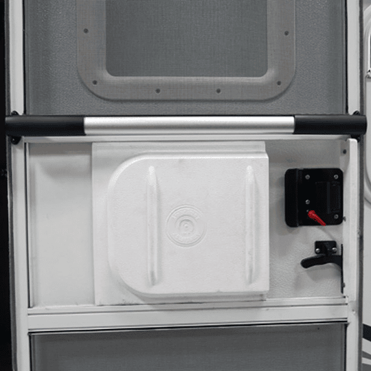 Barra transversal ajustable para puerta interior de casa rodante