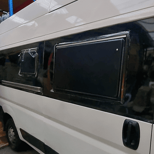 Adhesivo Sellador en Poliuretano Negro Akfix 300ML