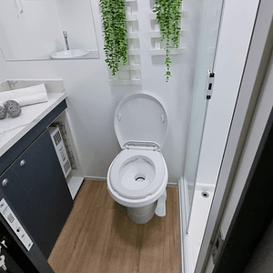 Baño con pedal para casa rodante, camper y motorhome descarga por gravedad