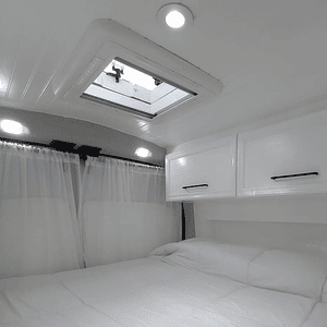 Claraboya 400x400mm transparente con cortina y malla deslizables