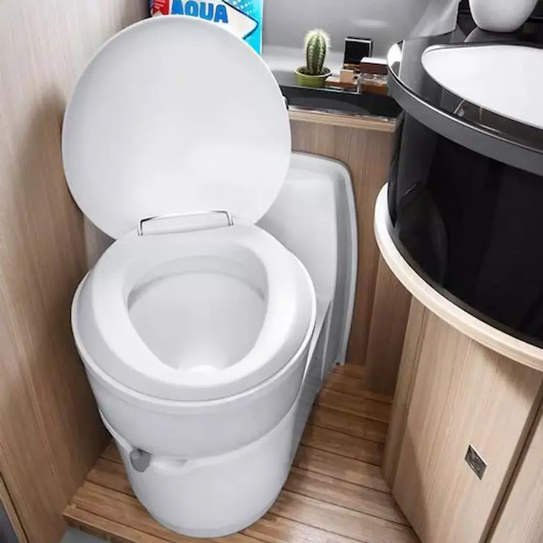 Baño Cassette Thetford C223-S 18 litros con asiento giratorio 2