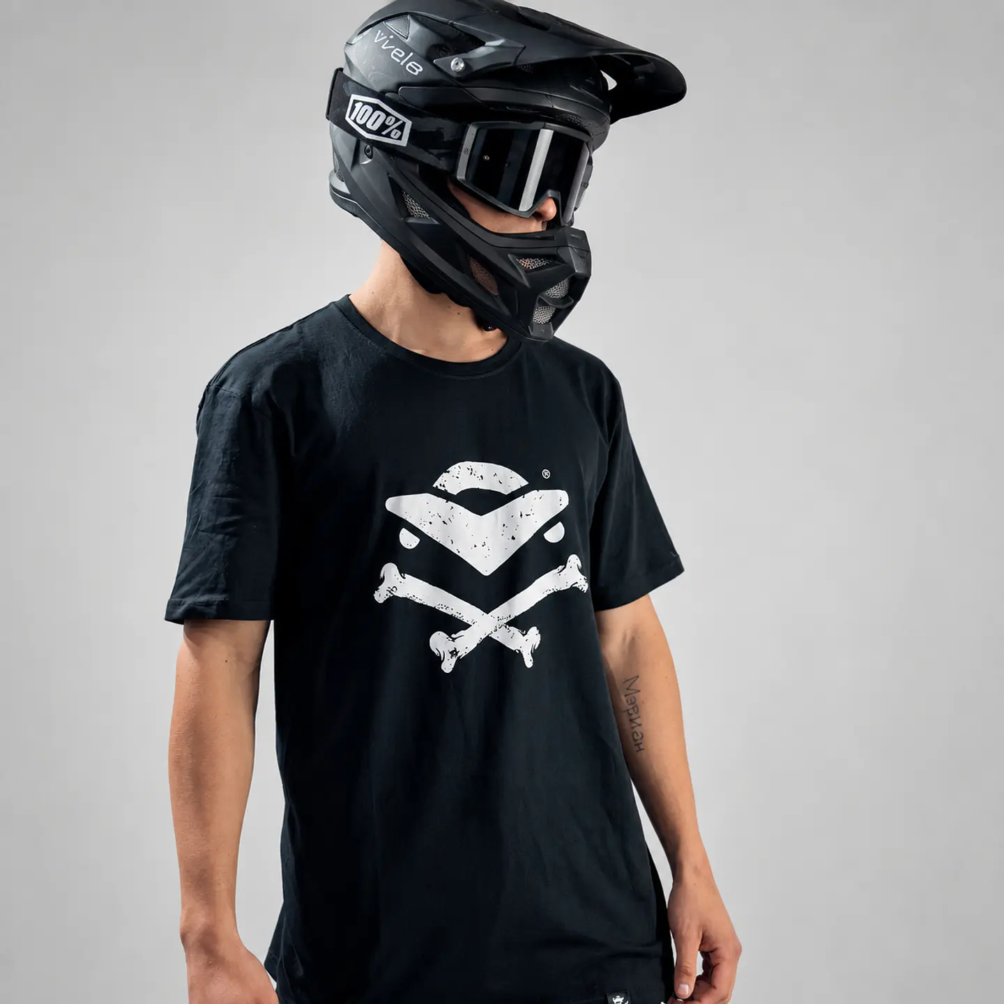 Polera lifestyle VÍVELA bones 3