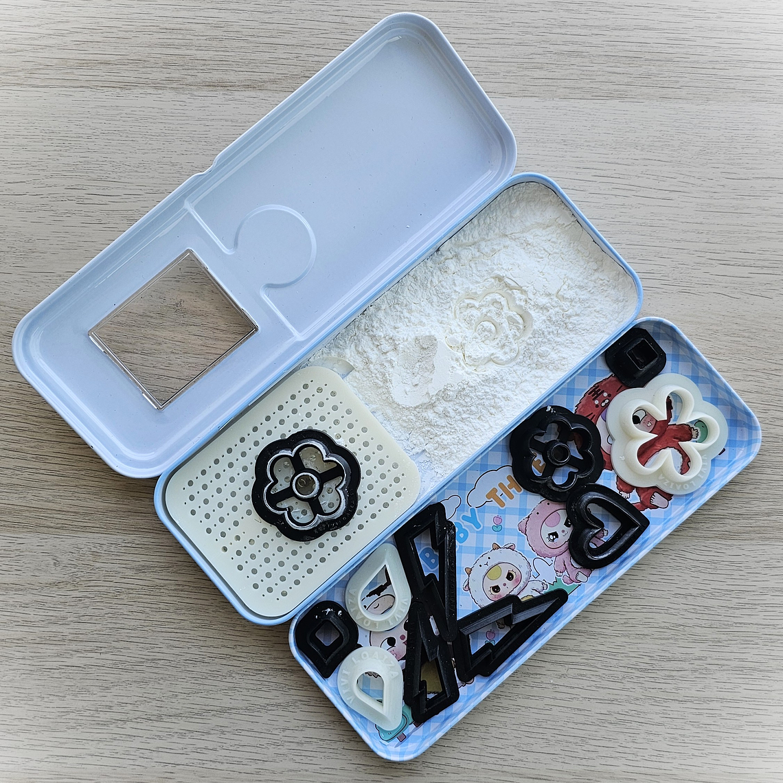 Estuche para Maicena y Cortadores 1